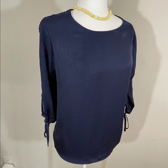 Elsie & Zoey sz s/m top silky feel in navy - Picture 1 of 13